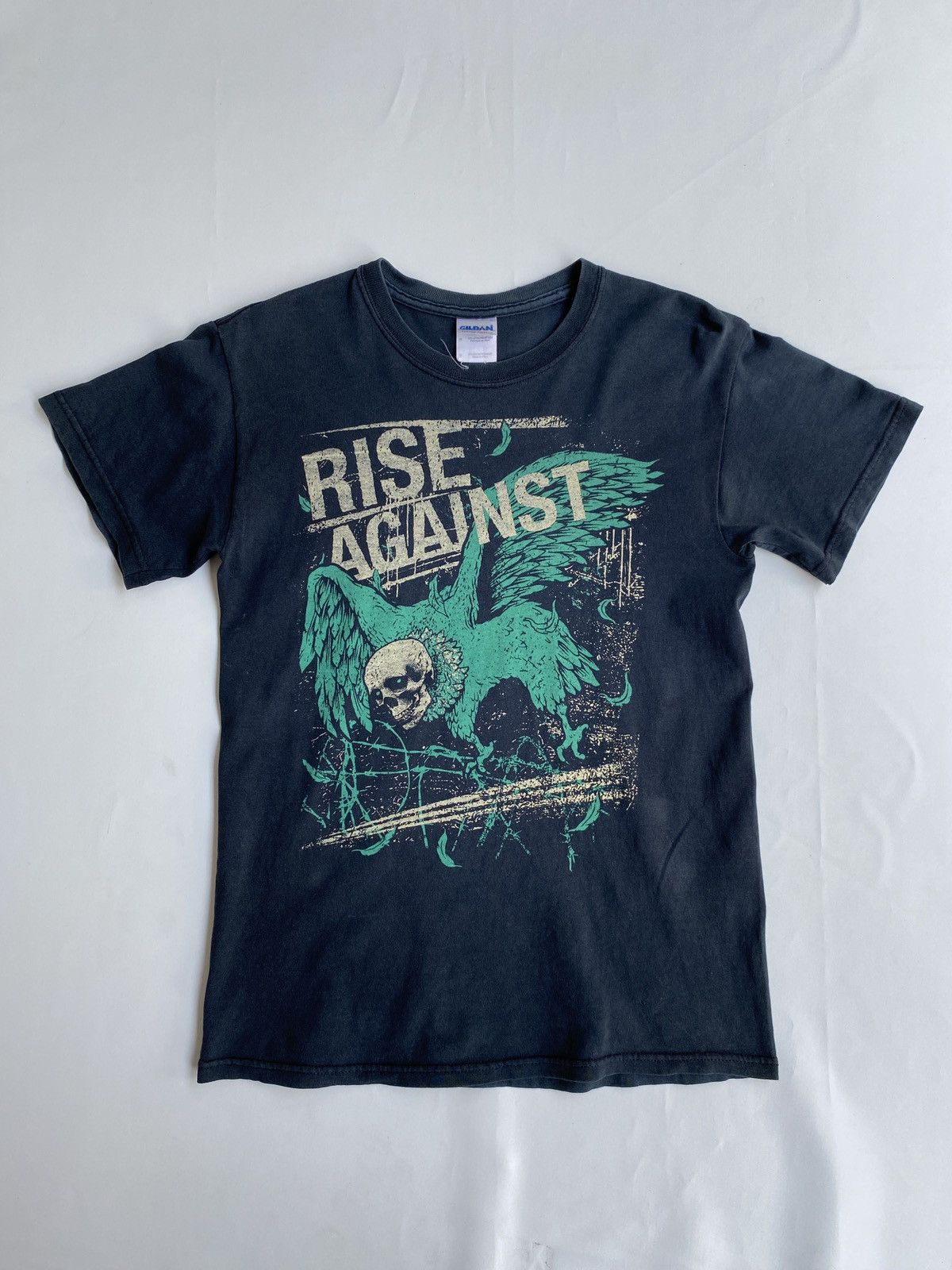 Vintage 2000s hardcore punk band Rise against