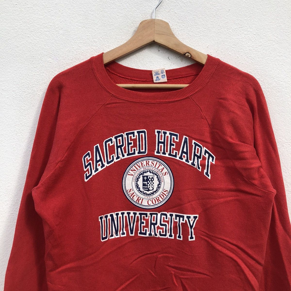 Japanese Brand VINTAGE CHAMPION BIG LOGO CREWNECK SACRED HEART UNIVERSITY Size US M / EU 48-50 / 2 - 3 Thumbnail