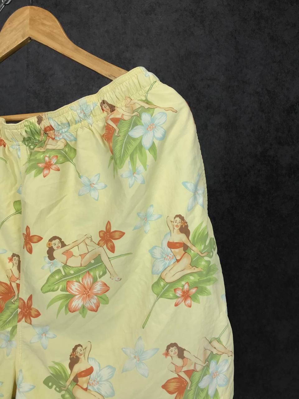Tommy Bahama Tommy Bahama vintage crazy Hawaiian nylon designer shorts Size US 36 / EU 52 - 2 Thumbnail