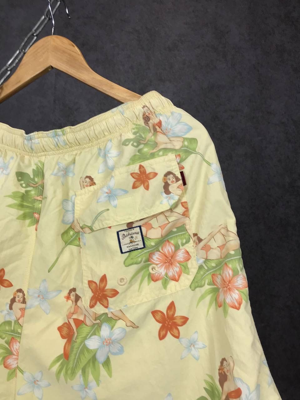 Tommy Bahama Tommy Bahama vintage crazy Hawaiian nylon designer shorts Size US 36 / EU 52 - 6 Thumbnail