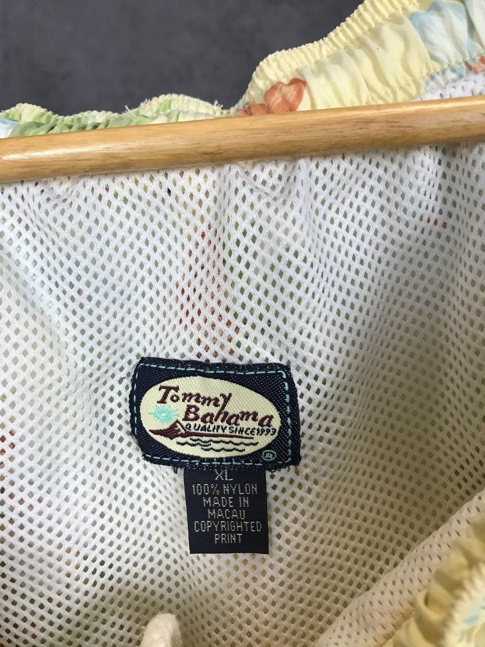 Tommy Bahama Tommy Bahama vintage crazy Hawaiian nylon designer shorts Size US 36 / EU 52 - 3 Thumbnail