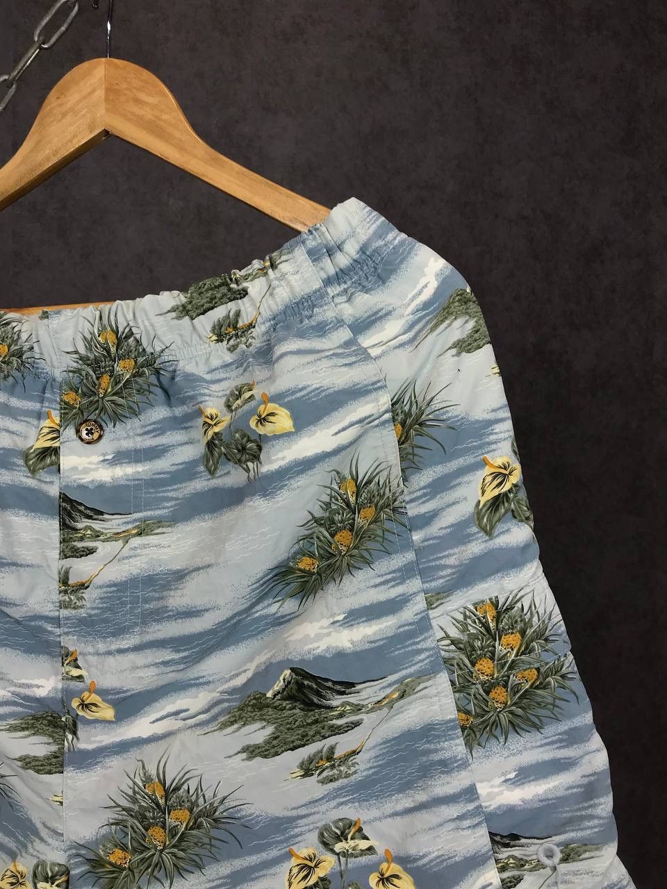 Designer × Tommy Bahama Tommy Bahama vintage crazy Hawaiian nylon designer shorts Size US 36 / EU 52 - 2 Thumbnail