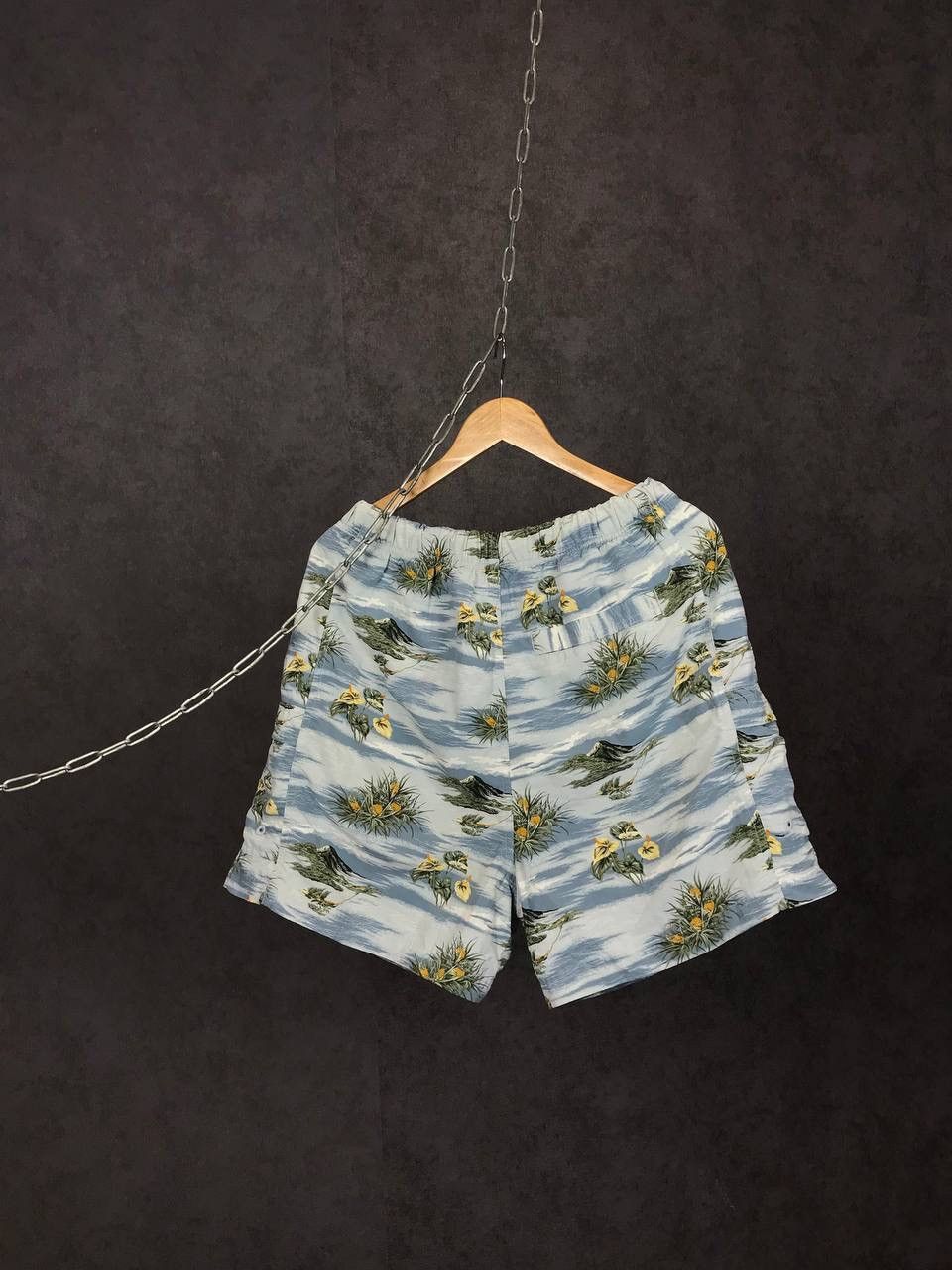 Designer × Tommy Bahama Tommy Bahama vintage crazy Hawaiian nylon designer shorts Size US 36 / EU 52 - 7 Thumbnail