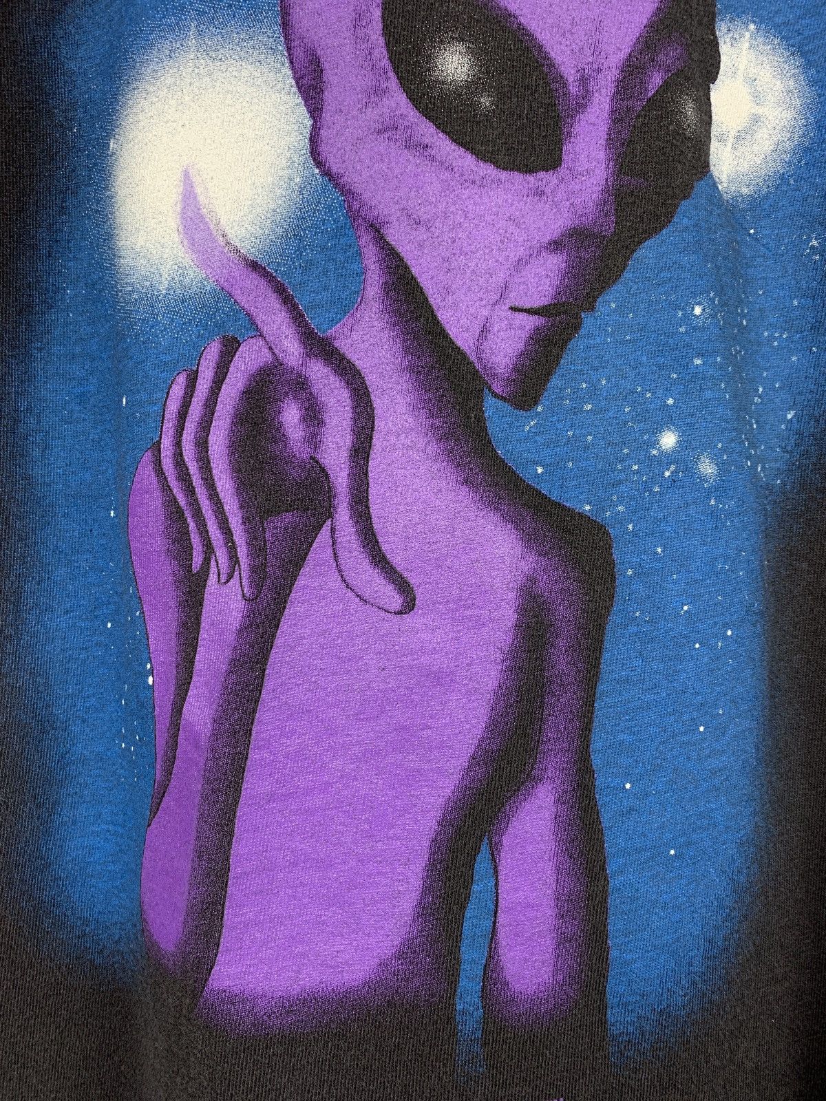 Fashion Victim 1997 Vintage Fashion Victim Purple Alien Single Stitch Tee Size US L / EU 52-54 / 3 - 8 Thumbnail