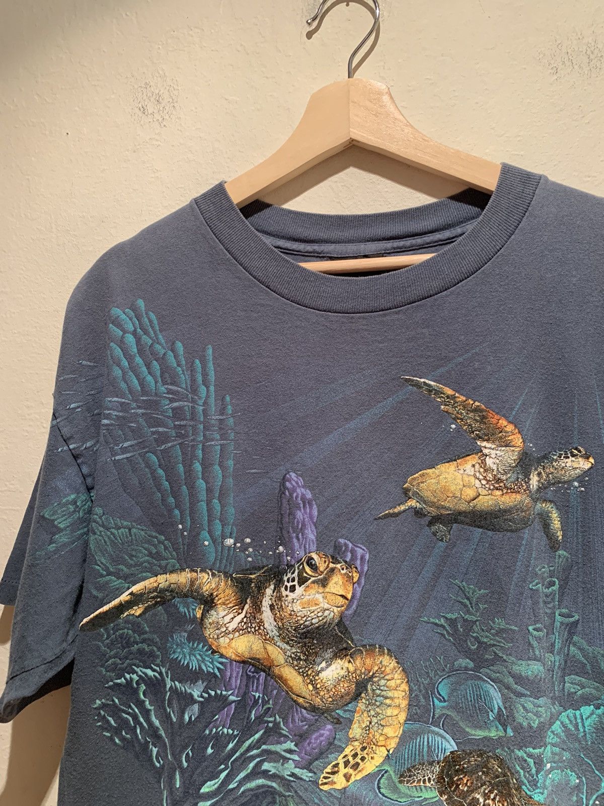 Vintage *RARE* Vintage Sea Turtle Water Nature Santa Cruz Shirt Size US XL / EU 56 / 4 - 3 Thumbnail