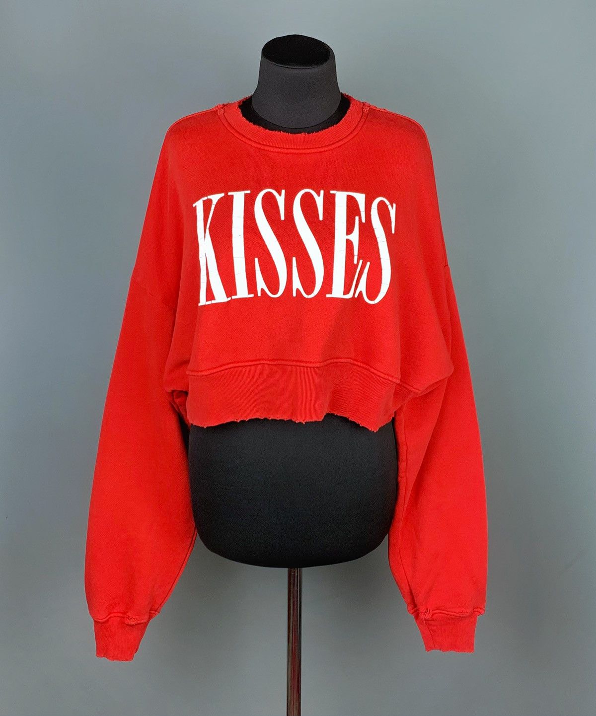 Amiri Women's AMIRI KISSES Distressed Cropped Red Sweatshirt Size XS / US 0-2 / IT 36-38 - 4 Thumbnail