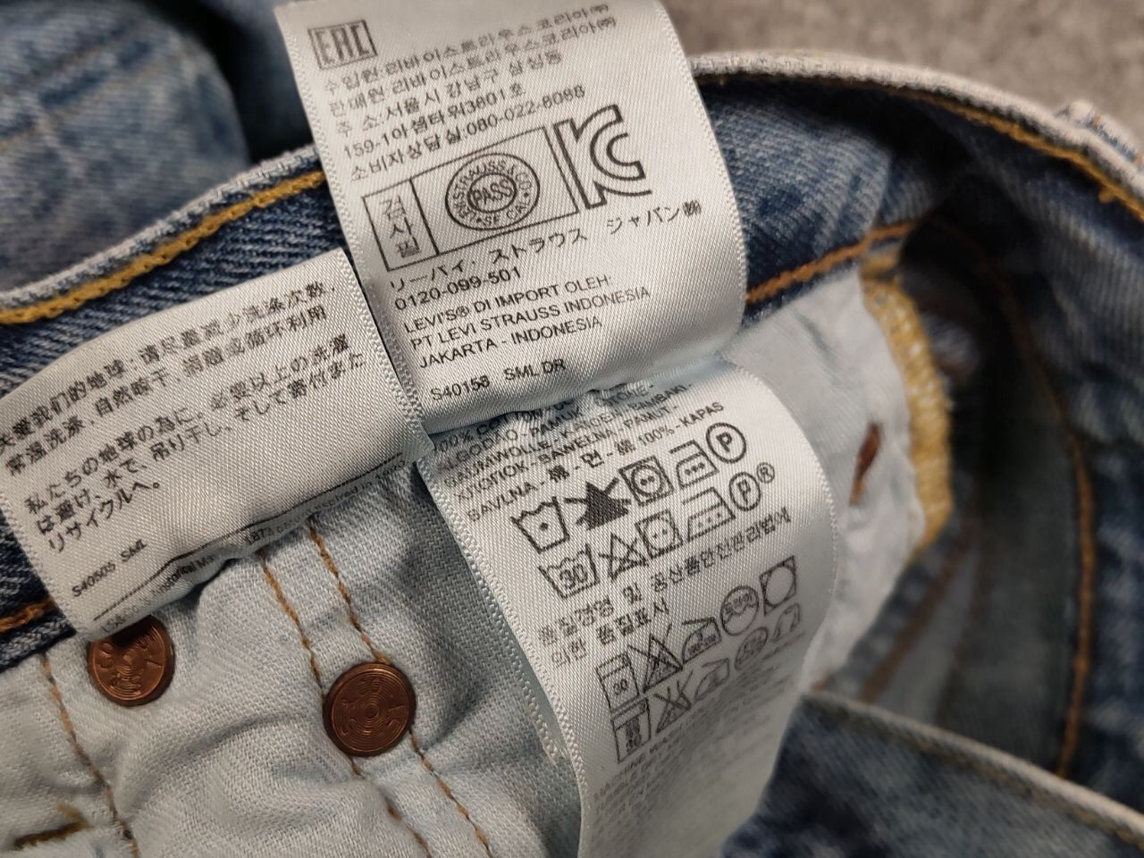 Levi's Vintage Levis 501 mens classic USA wash Denim Jeans Size US 33 - 18 Thumbnail