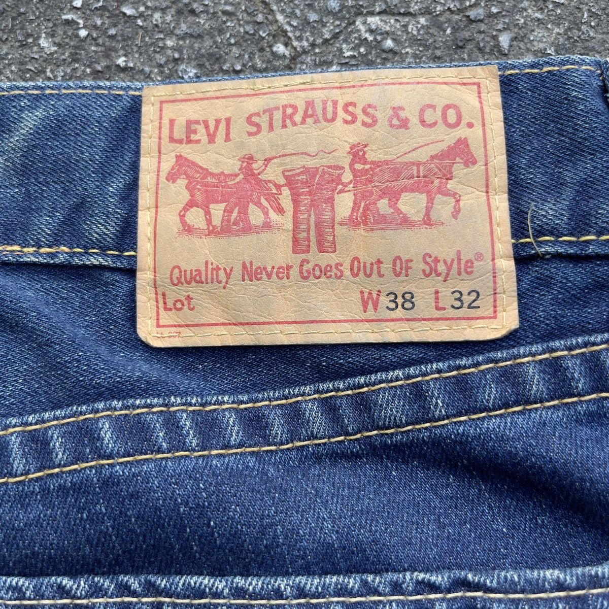 Vintage Y2K Levi’s TYPE-1 Wide Leg Boot Cut Jeans