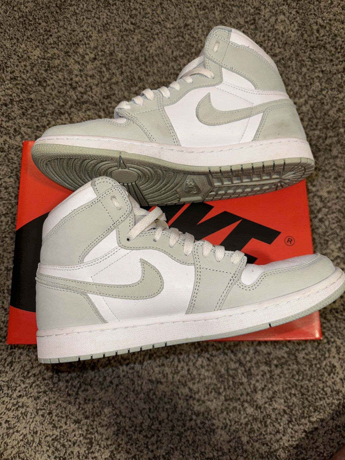 Jordan Brand Jordan 1 High OG Seafoam Size US 10 / EU 43 - 1 Thumbnail