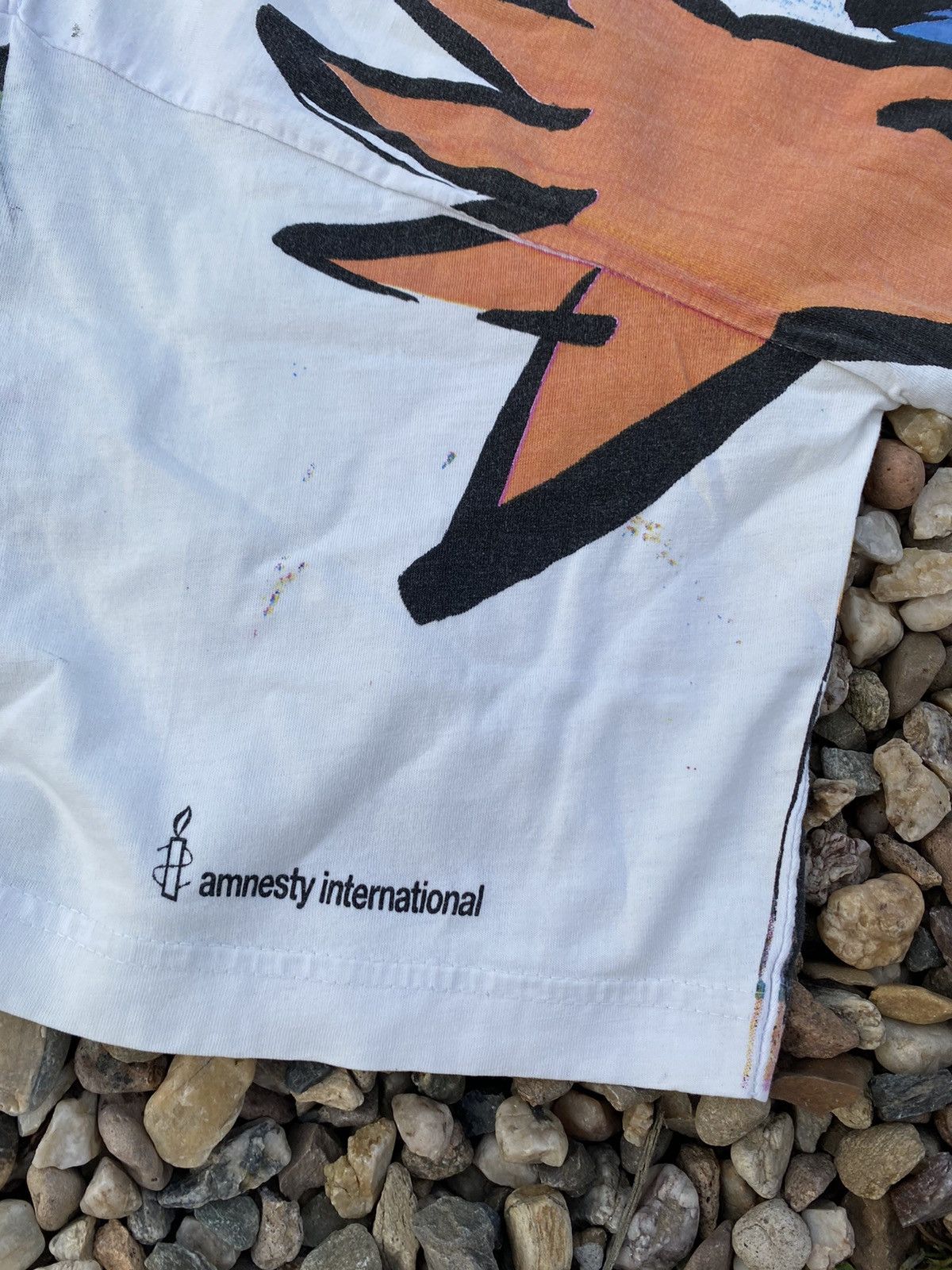 Vintage Vintage 90s Amnesty international tshirt Size US L / EU 52-54 / 3 - 5 Thumbnail
