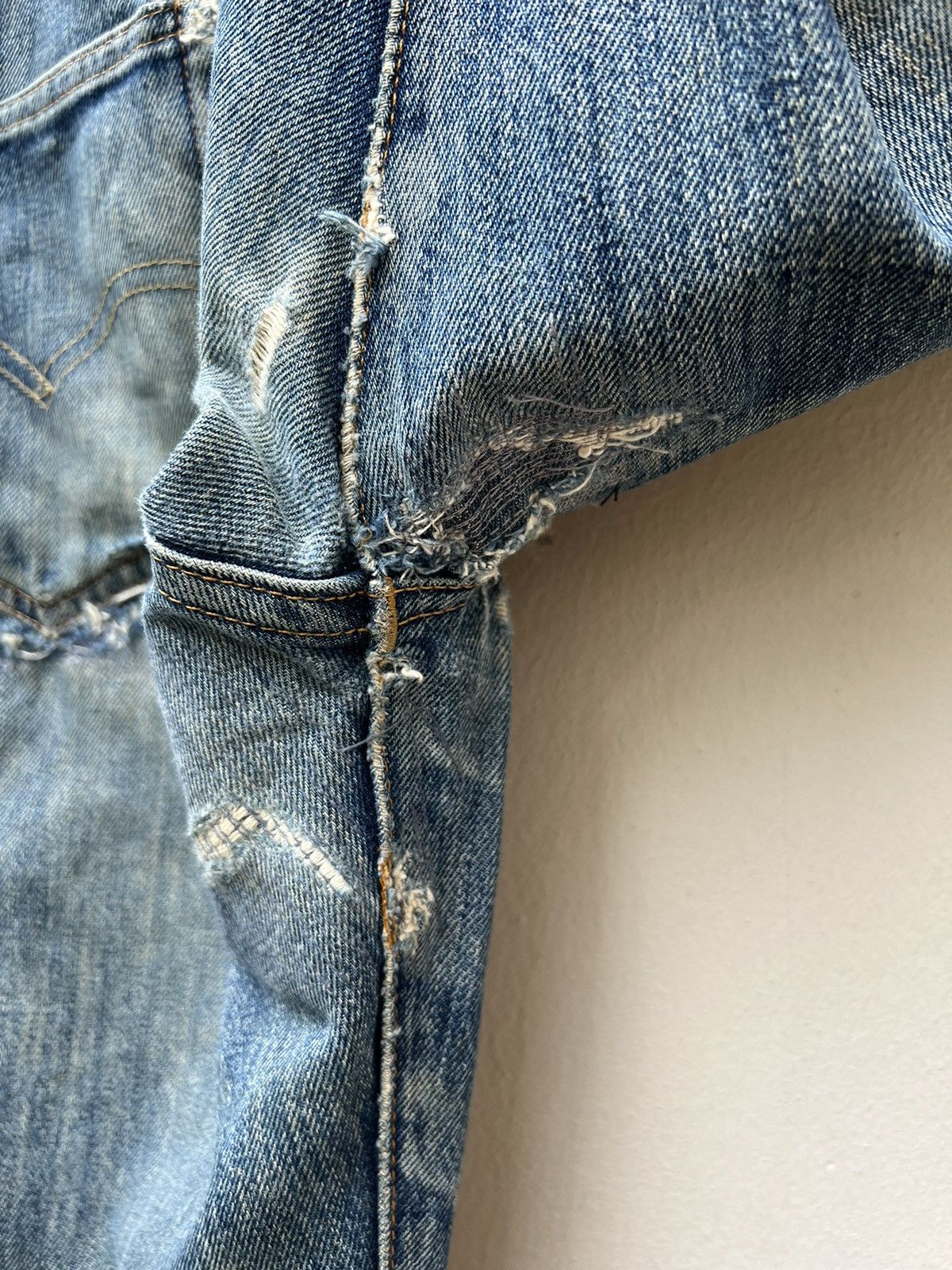 Levi's Vintage Clothing VTG 90s Levi’s 501XX #555 Rips Damaged Denim Selvedge Jeans Size US 31 - 22 Thumbnail