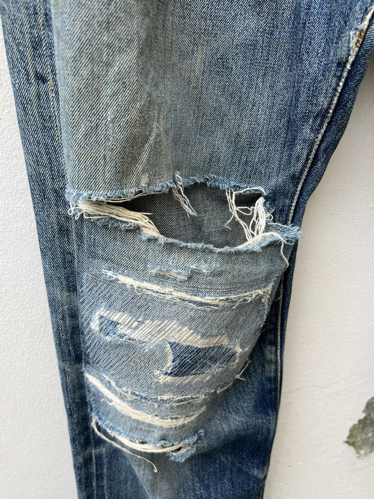 Levi's Vintage Clothing VTG 90s Levi’s 501XX #555 Rips Damaged Denim Selvedge Jeans Size US 31 - 10 Thumbnail