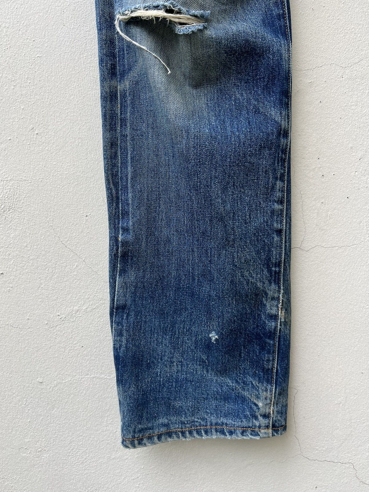Levi's Vintage Clothing VTG 90s Levi’s 501XX #555 Rips Damaged Denim Selvedge Jeans Size US 31 - 11 Thumbnail