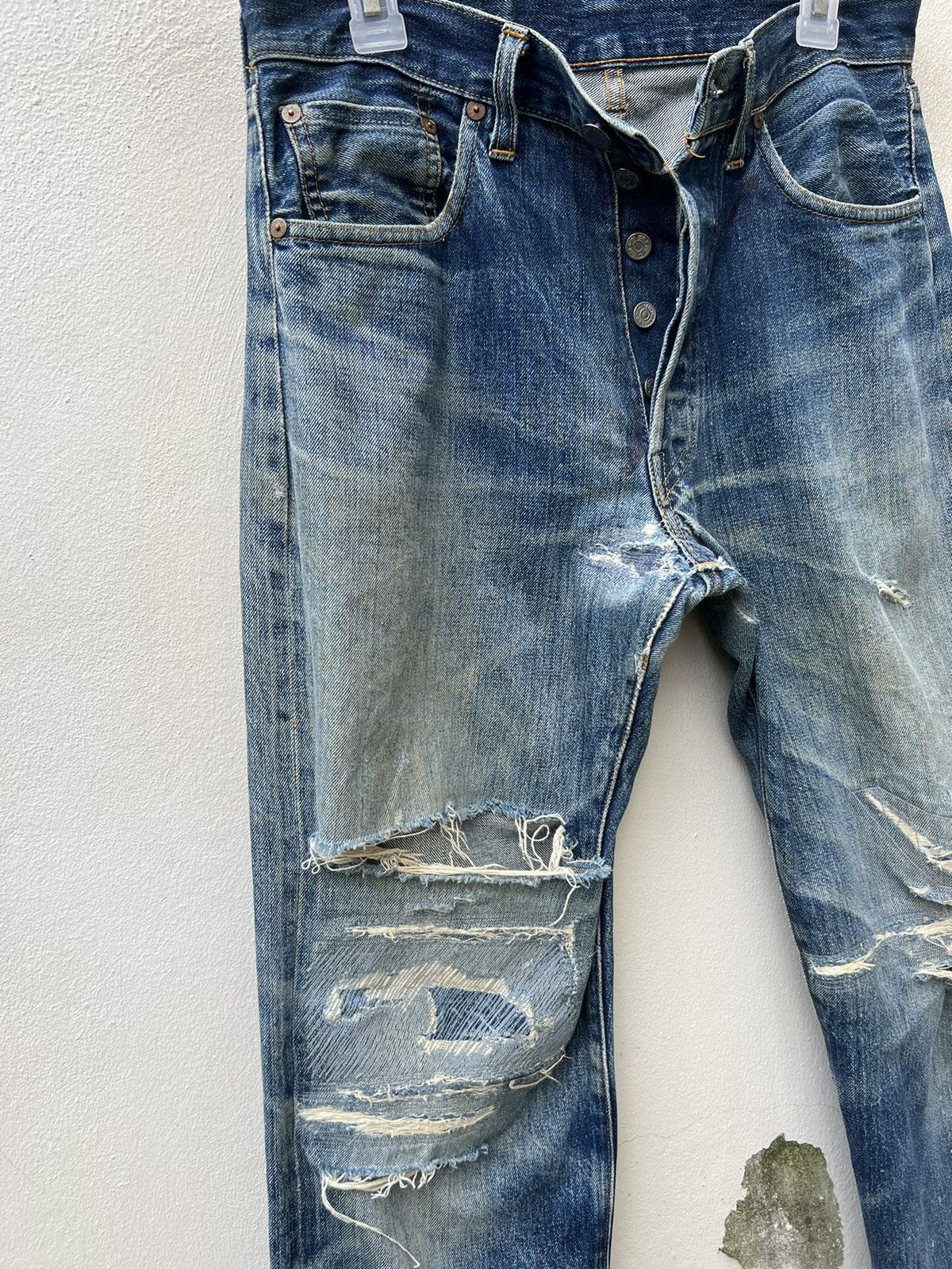 Levi's Vintage Clothing VTG 90s Levi’s 501XX #555 Rips Damaged Denim Selvedge Jeans Size US 31 - 9 Thumbnail
