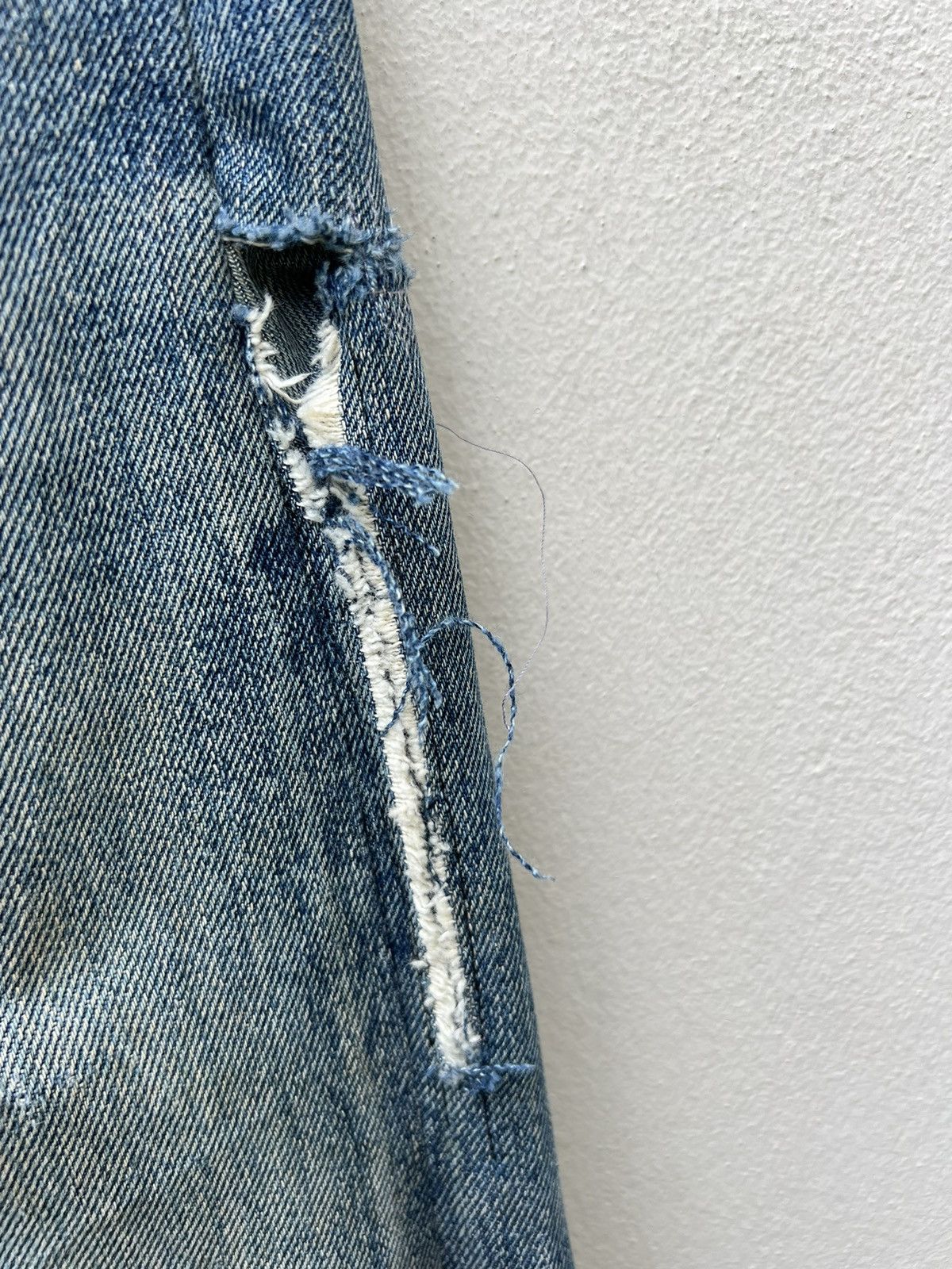 Levi's Vintage Clothing VTG 90s Levi’s 501XX #555 Rips Damaged Denim Selvedge Jeans Size US 31 - 13 Thumbnail
