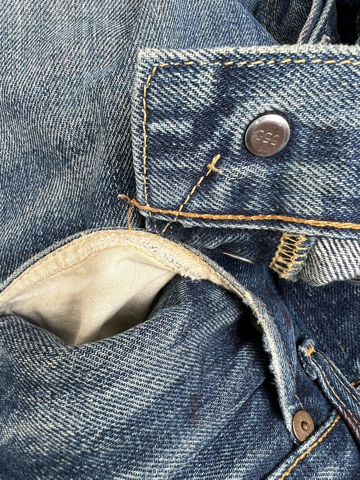 Levi's Vintage Clothing VTG 90s Levi’s 501XX #555 Rips Damaged Denim Selvedge Jeans Size US 31 - 25 Thumbnail