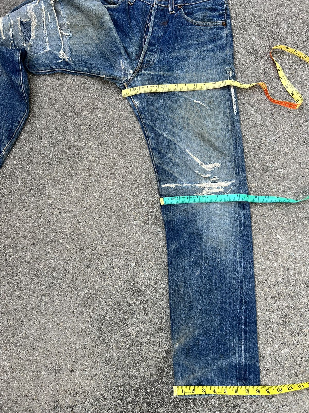 Levi's Vintage Clothing VTG 90s Levi’s 501XX #555 Rips Damaged Denim Selvedge Jeans Size US 31 - 3 Thumbnail