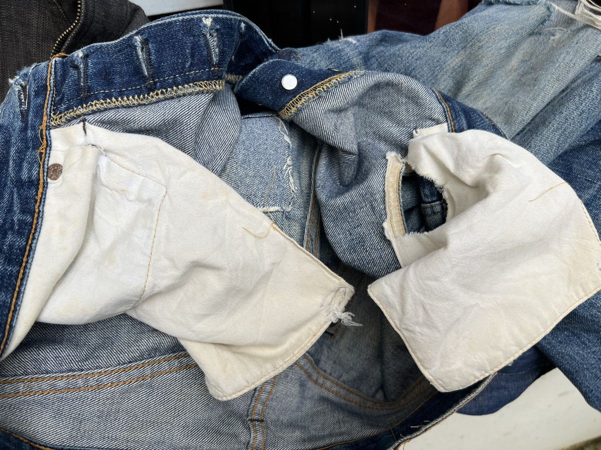 Levi's Vintage Clothing VTG 90s Levi’s 501XX #555 Rips Damaged Denim Selvedge Jeans Size US 31 - 24 Thumbnail