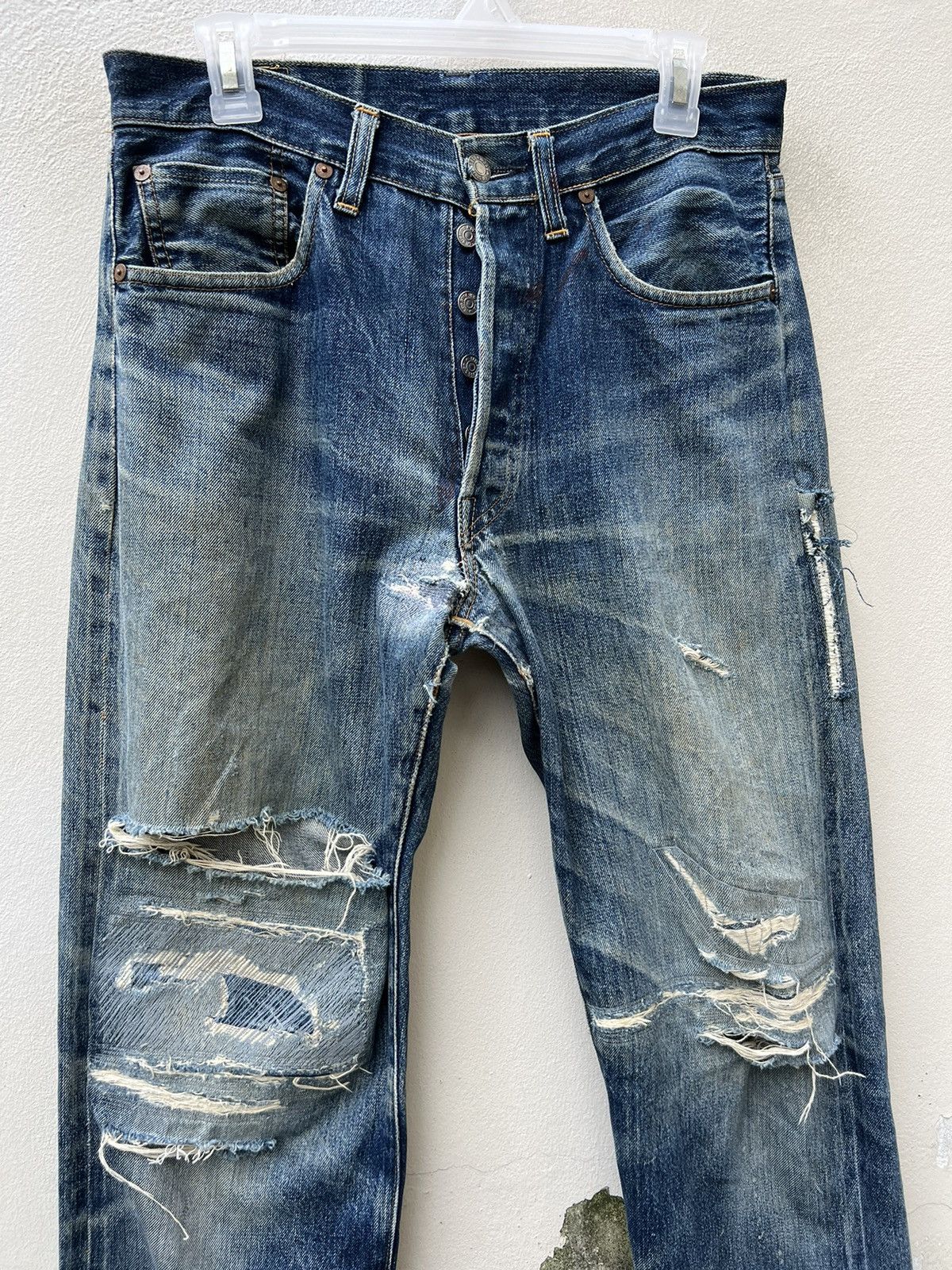 Levi's Vintage Clothing VTG 90s Levi’s 501XX #555 Rips Damaged Denim Selvedge Jeans Size US 31 - 7 Thumbnail