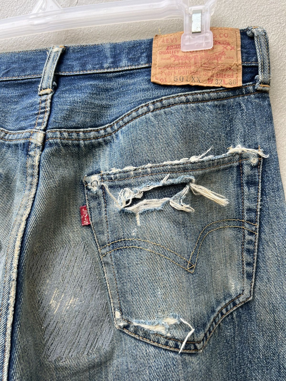 Levi's Vintage Clothing VTG 90s Levi’s 501XX #555 Rips Damaged Denim Selvedge Jeans Size US 31 - 21 Thumbnail