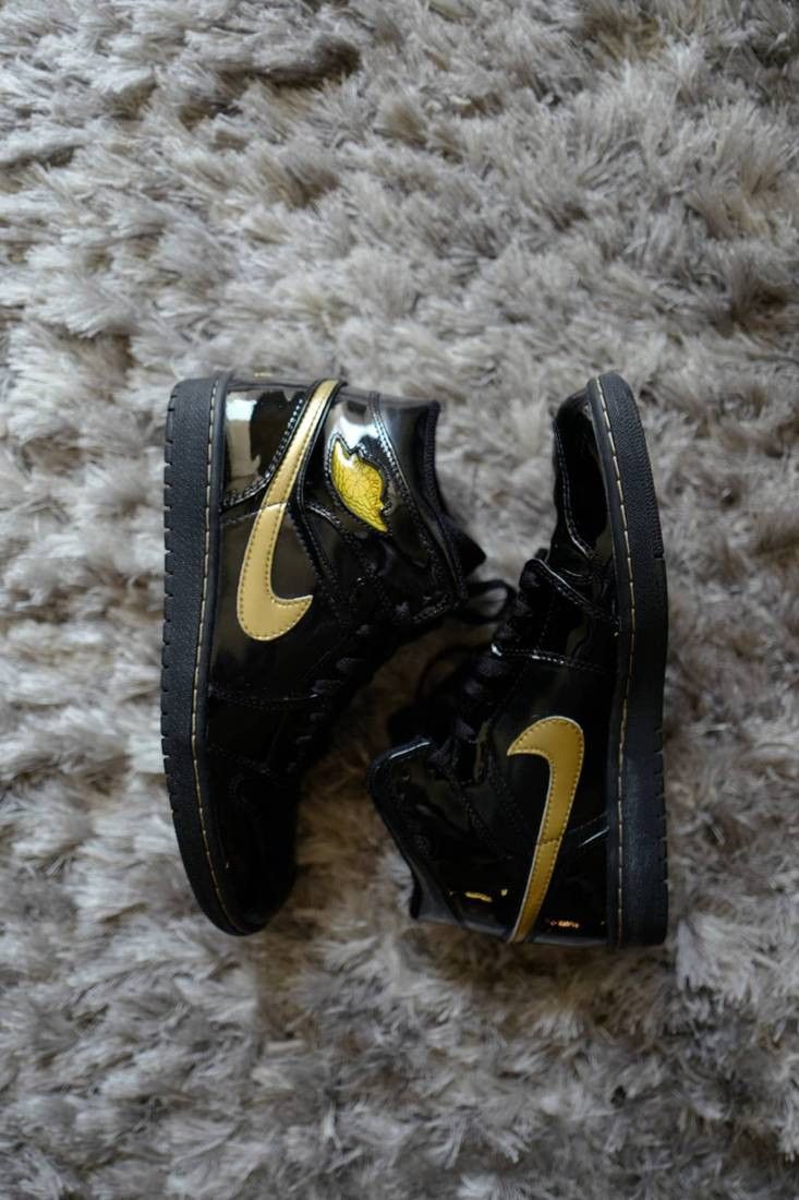 2003 Air Jordan Retro (Patent Black/Metallic Gold)