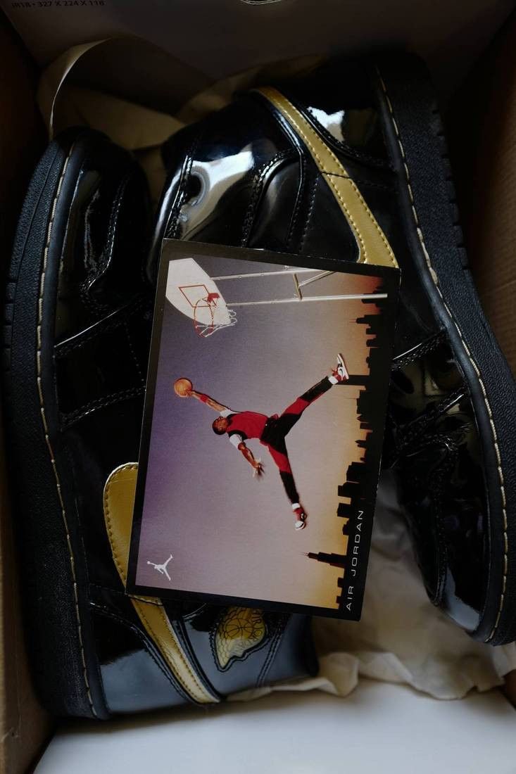 Jordan Brand 2003 Air Jordan 1 Retro (Patent Black/Metallic Gold) Size US 9 / EU 42 - 8 Thumbnail