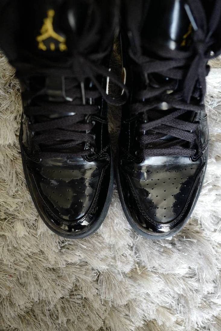 Jordan Brand 2003 Air Jordan 1 Retro (Patent Black/Metallic Gold) Size US 9 / EU 42 - 4 Thumbnail