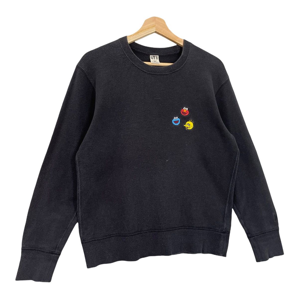 Japanese Brand Uniqlo x Kaws Small Logo Crewneck Sweatshirt Size S Size US S / EU 44-46 / 1 - 2 Thumbnail