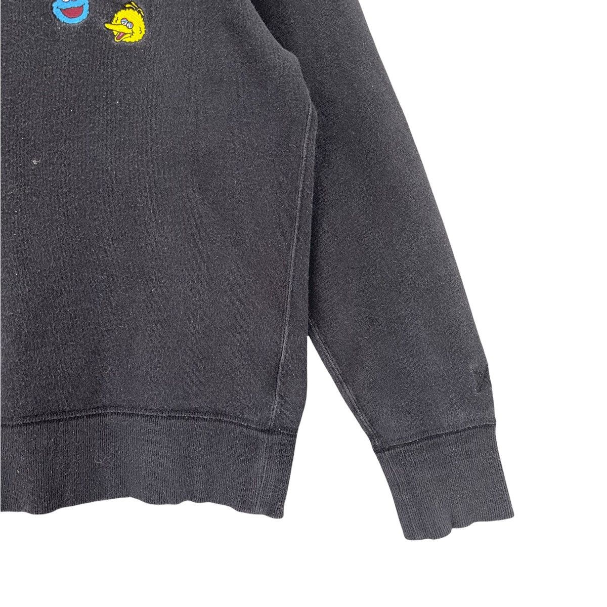 Japanese Brand Uniqlo x Kaws Small Logo Crewneck Sweatshirt Size S Size US S / EU 44-46 / 1 - 6 Thumbnail