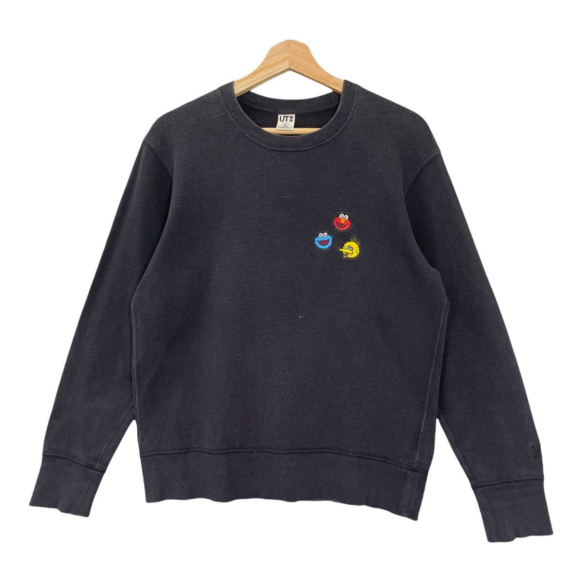 Japanese Brand Uniqlo x Kaws Small Logo Crewneck Sweatshirt Size S Size US S / EU 44-46 / 1 - 3 Thumbnail