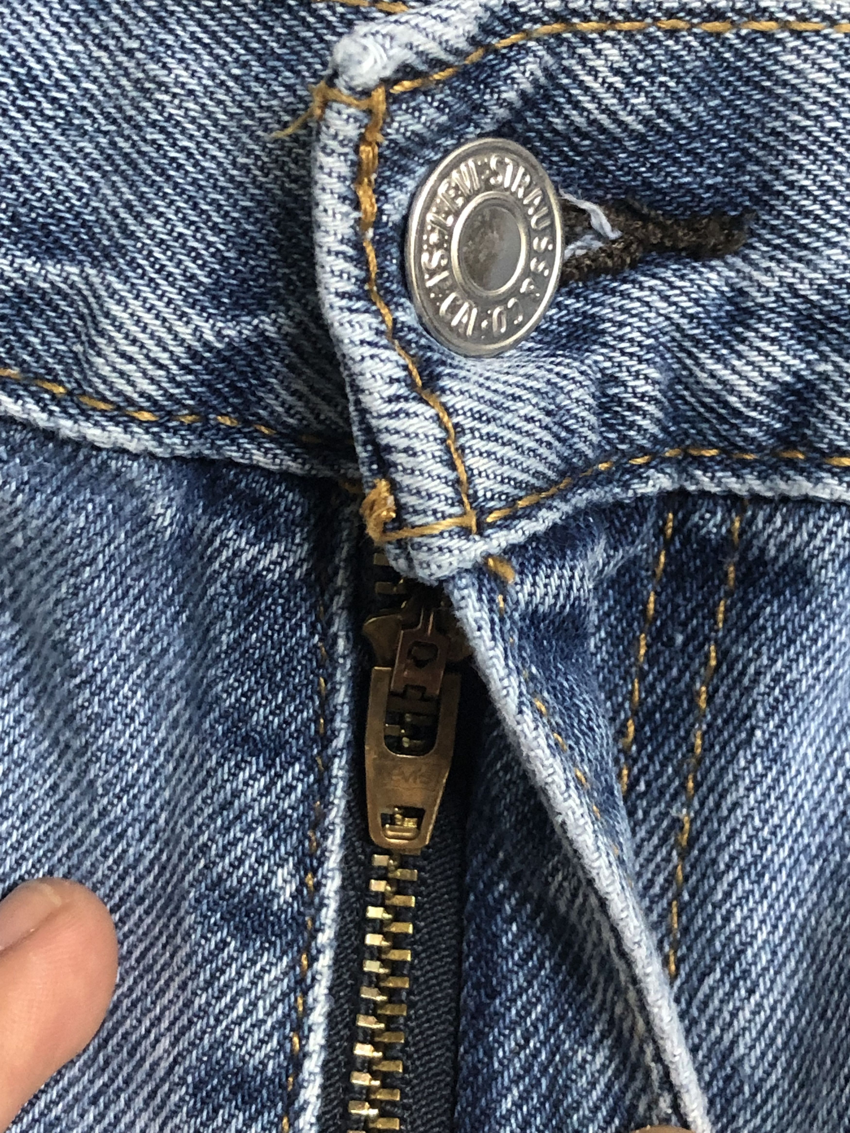 Vintage Levi's 550 Relaxed Fit Jeans L457