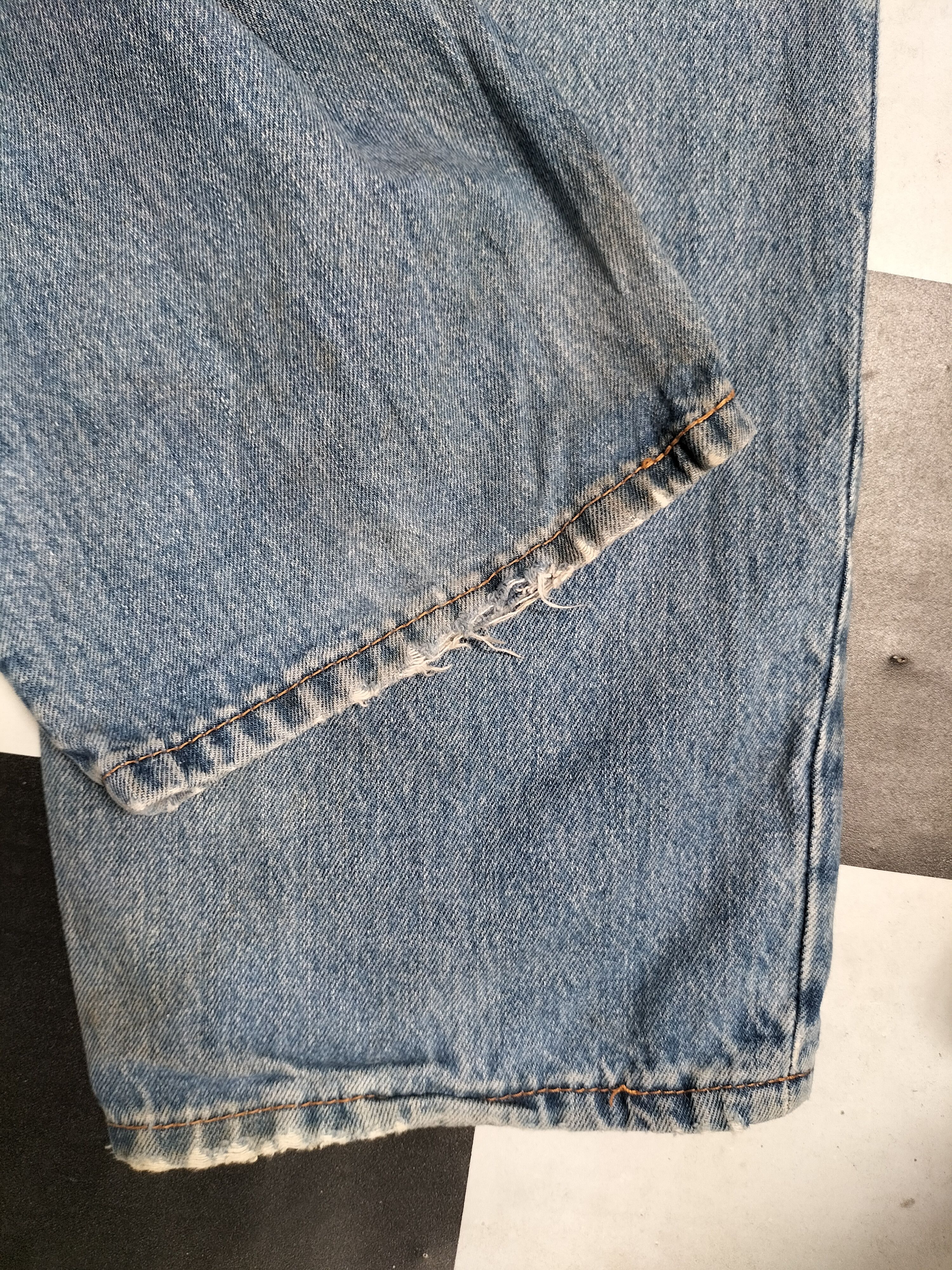 Levi's × Vintage Vintage Levi's 550 Denim Jeans L466 Size US 37 - 7 Thumbnail