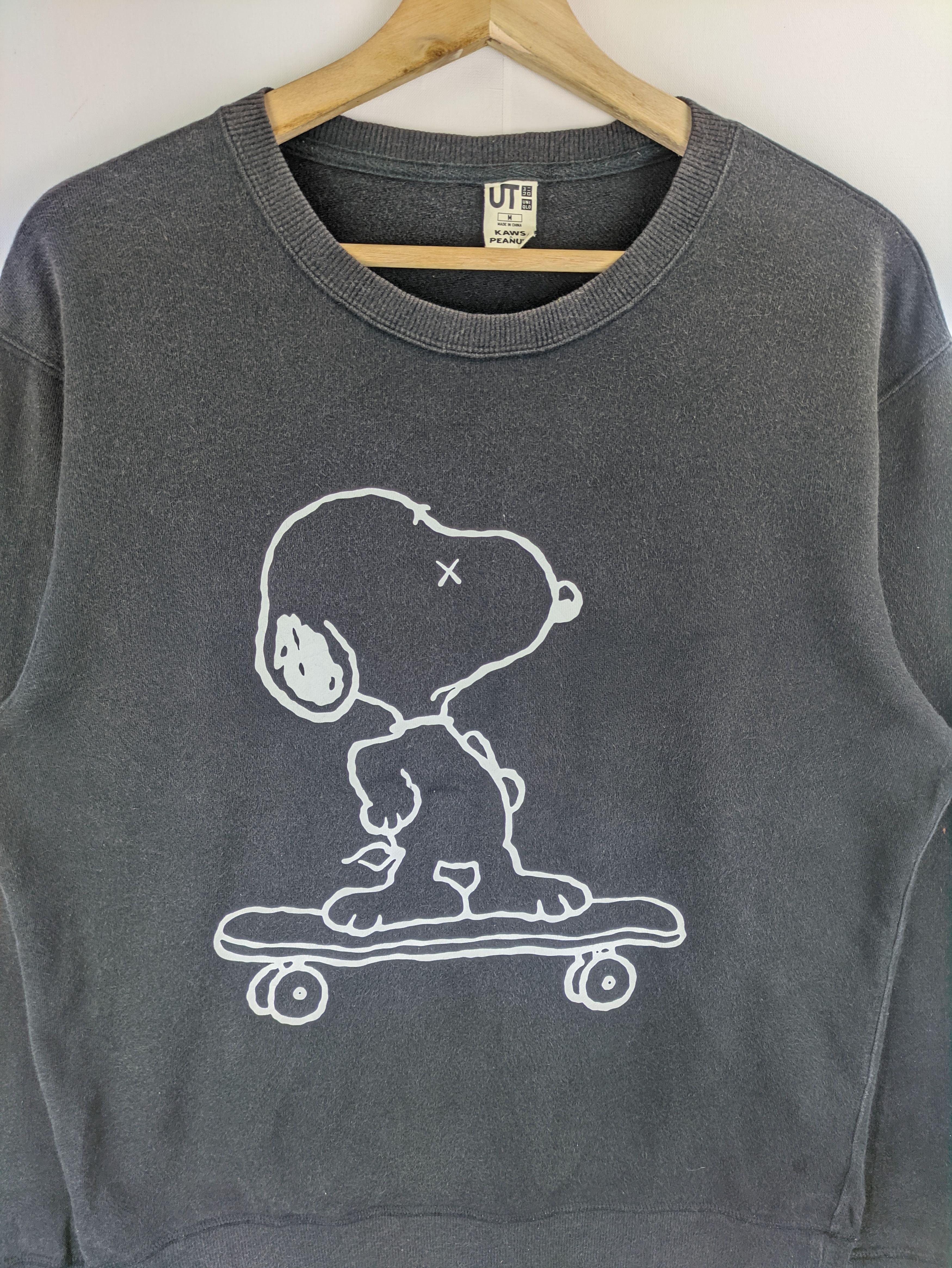Kaws × Peanuts × Uniqlo Steals🔥Uniqlo Kaws x Peanuts Sweatshirt Size US M / EU 48-50 / 2 - 6 Thumbnail