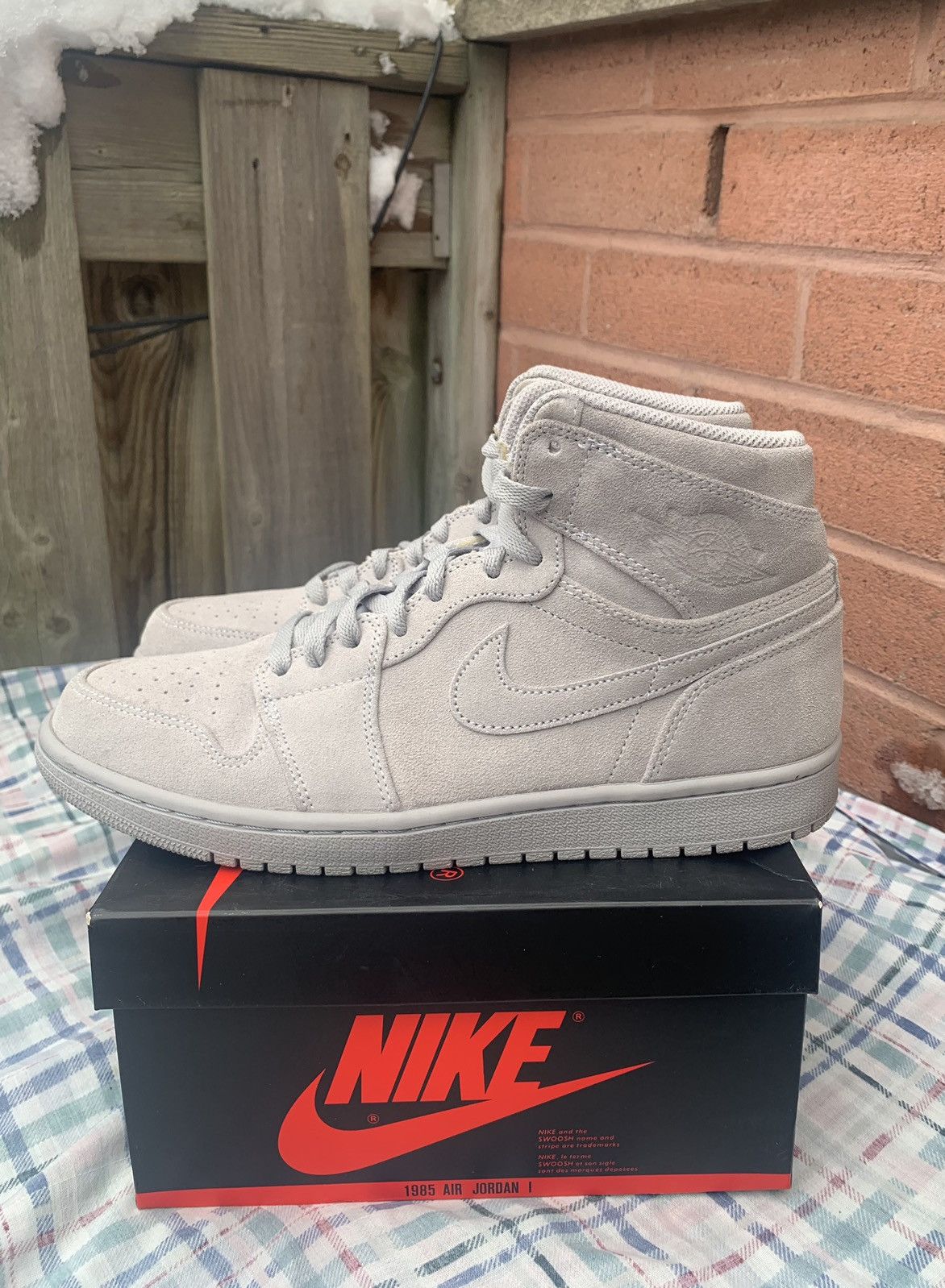 Jordan Brand Air Jordan 1 Retro High Grey Suede 2017 Size US 10 / EU 43 - 6 Thumbnail