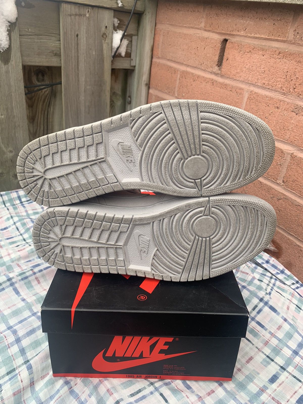 Jordan Brand Air Jordan 1 Retro High Grey Suede 2017 Size US 10 / EU 43 - 5 Thumbnail