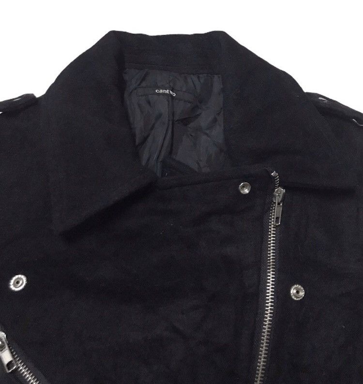 Can two double collar jacket style by johnny ramone
