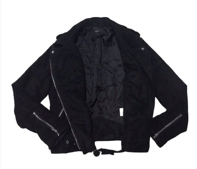 Can two double collar jacket style by johnny ramone