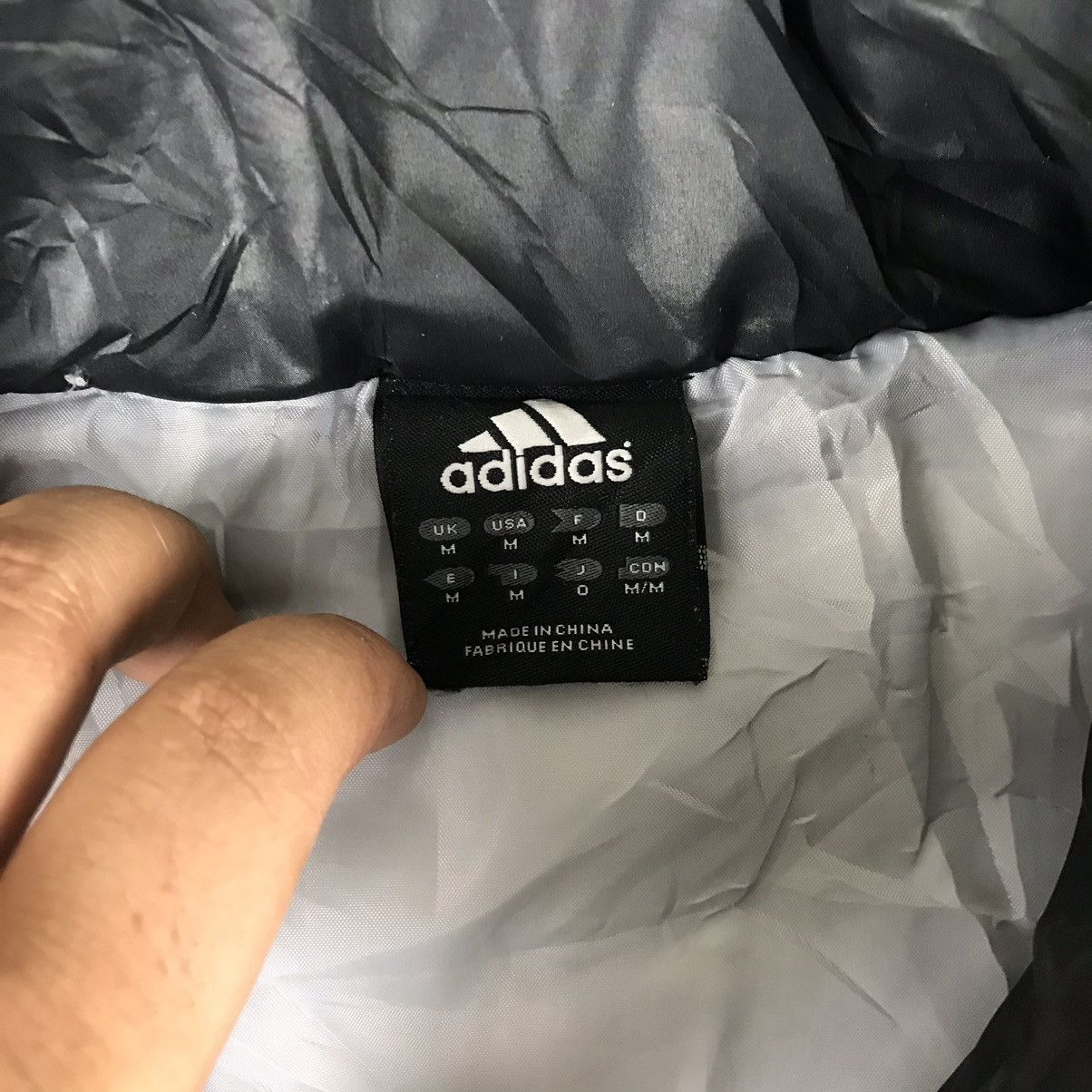 Adidas × Japanese Brand 🔥Adidas puffer Vest Beautiful Design🔥 Size US M / EU 48-50 / 2 - 4 Thumbnail