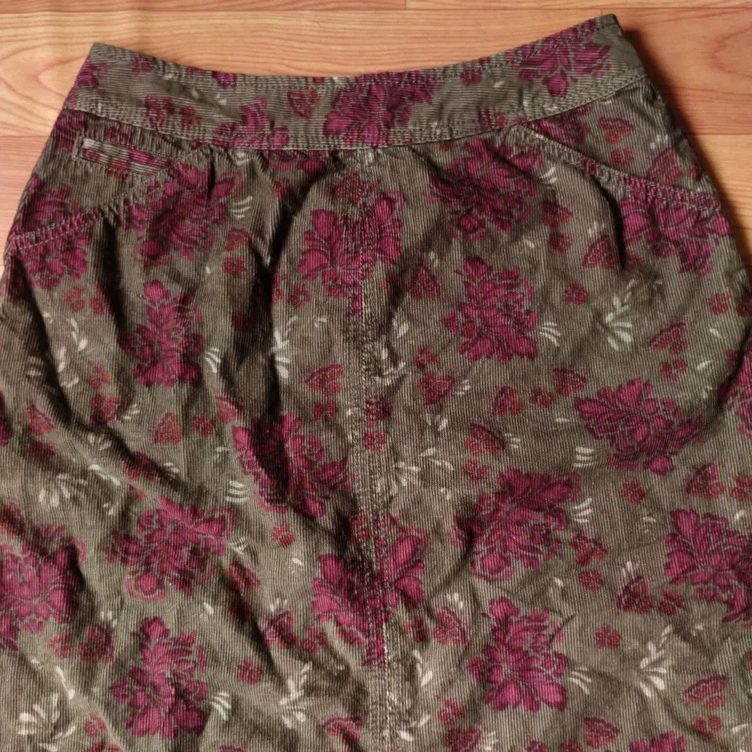 Eddie Bauer × Le Grande Bleu (L.G.B.) × Vintage Eddie Bauer Skirt Corduroy Flower pattern Size 30" / US 8 / IT 44 - 3 Thumbnail