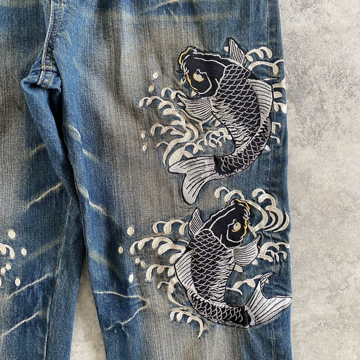 Japanese Brand Karakuri Tamashii Style Embroidered Koi Fish Sukajan Jeans Size US 33 - 7 Thumbnail
