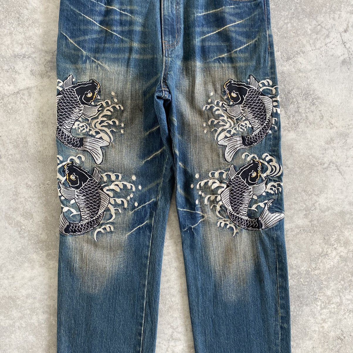 Japanese Brand Karakuri Tamashii Style Embroidered Koi Fish Sukajan Jeans Size US 33 - 4 Thumbnail