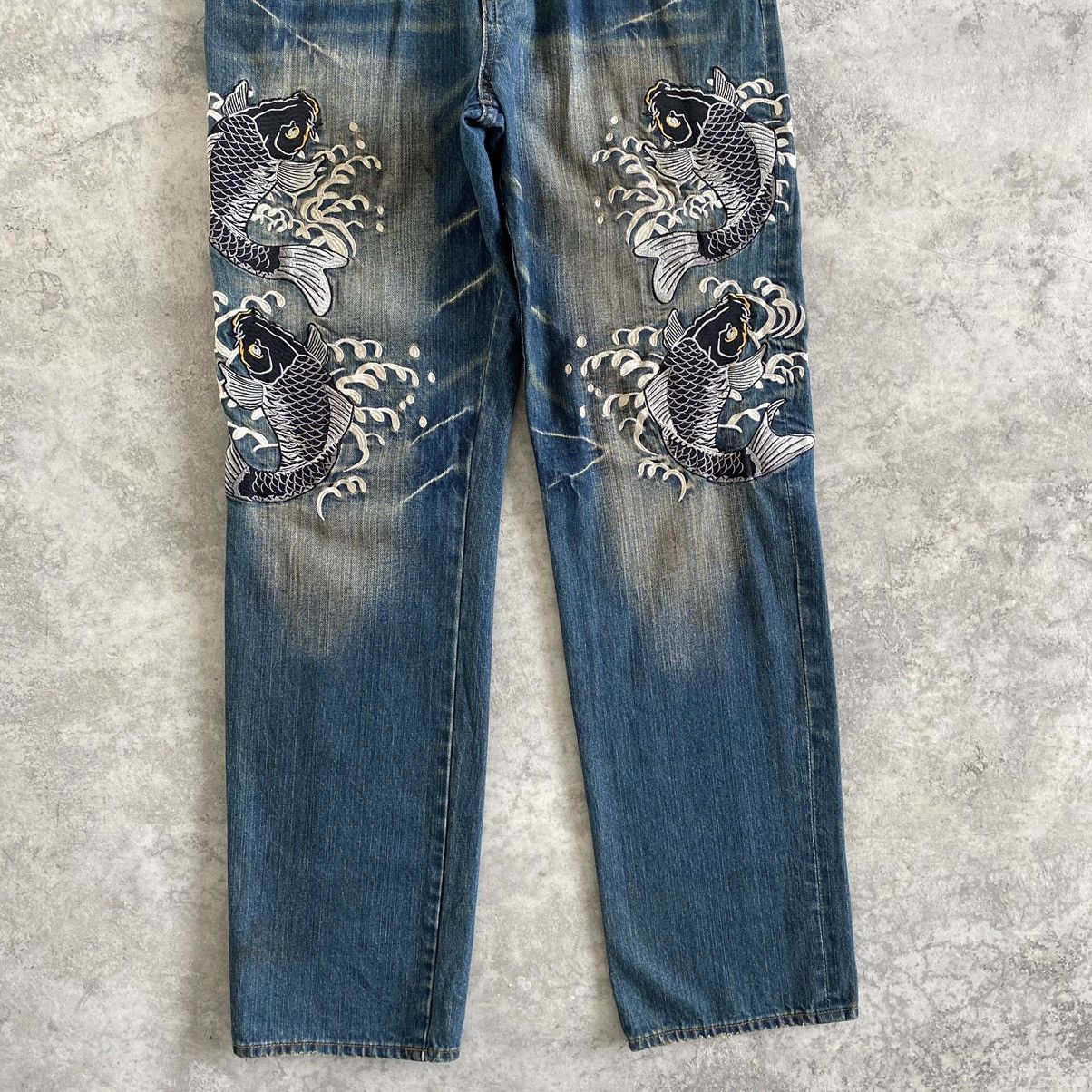Japanese Brand Karakuri Tamashii Style Embroidered Koi Fish Sukajan Jeans Size US 33 - 3 Thumbnail