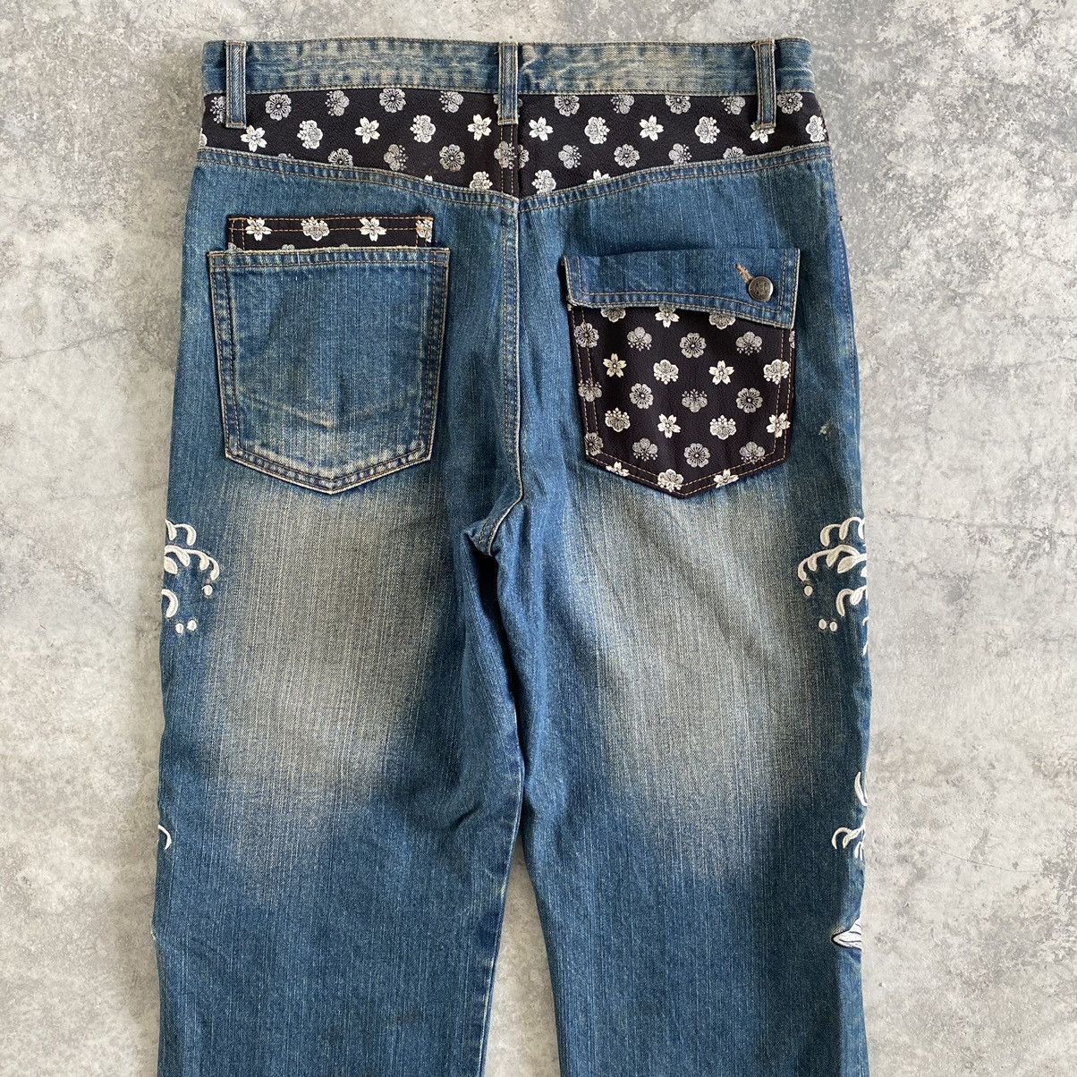Japanese Brand Karakuri Tamashii Style Embroidered Koi Fish Sukajan Jeans Size US 33 - 15 Thumbnail