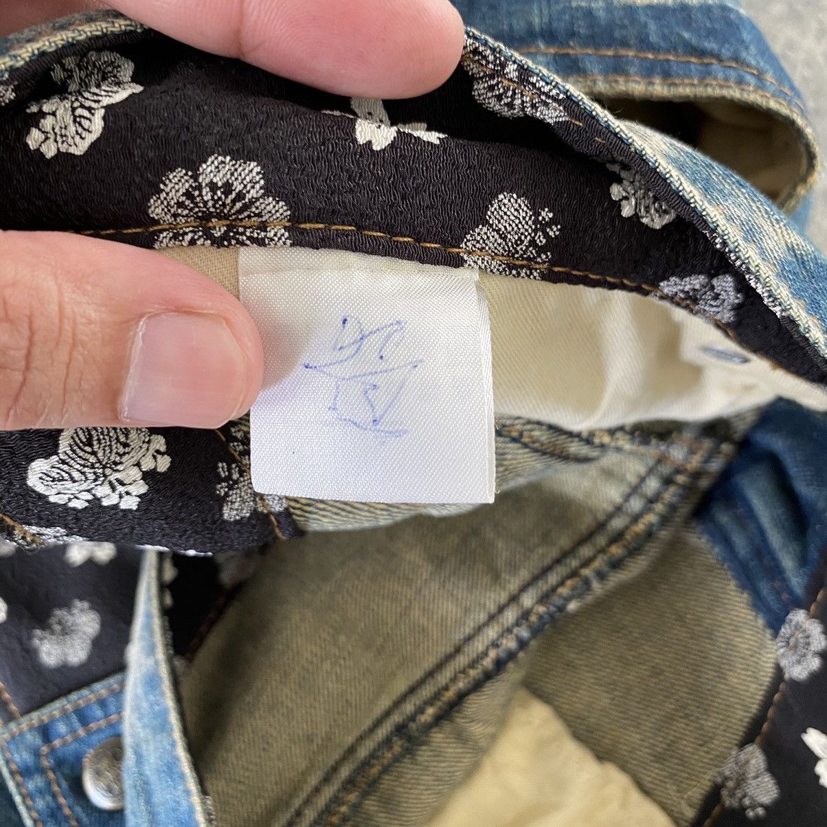 Japanese Brand Karakuri Tamashii Style Embroidered Koi Fish Sukajan Jeans Size US 33 - 22 Thumbnail