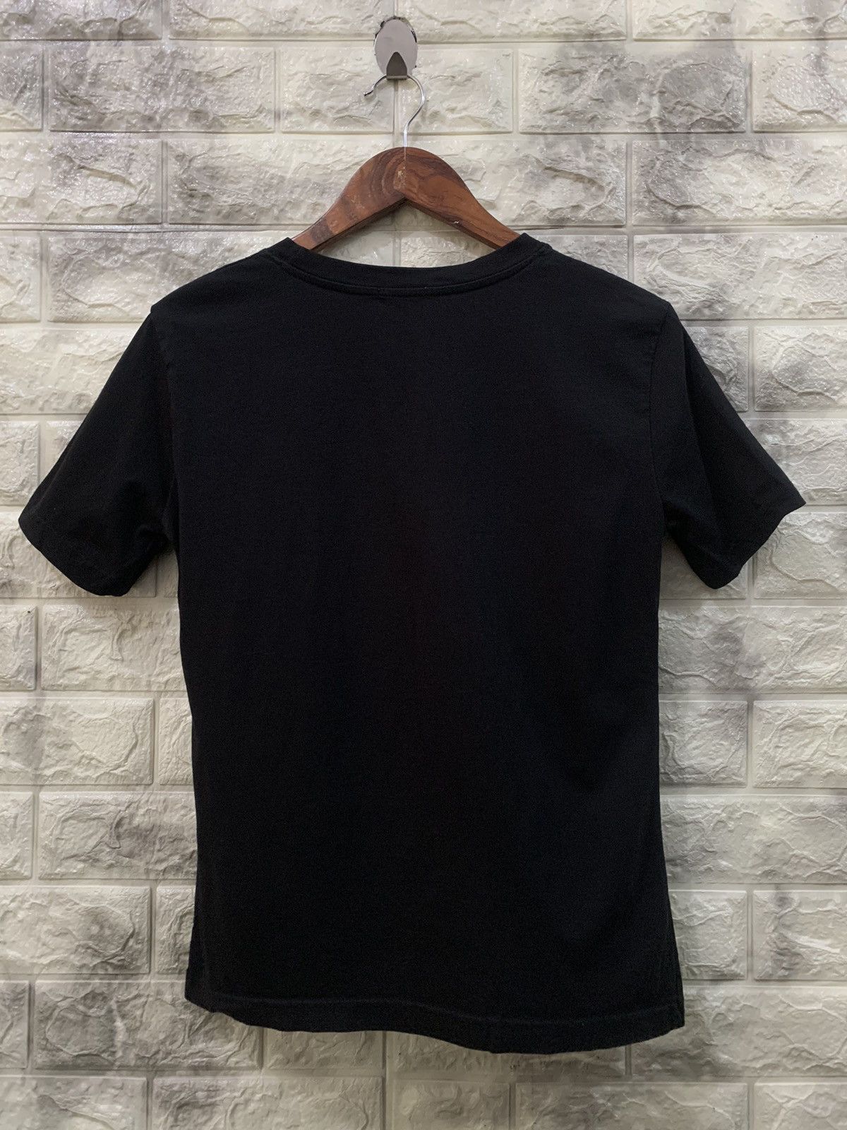Uniqlo Uniqlo Women’s Black T-Shirt Size US M / EU 48-50 / 2 - 2 Thumbnail