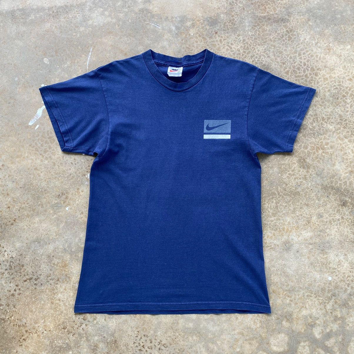 Nike Vintage Nike Performance Athletics Tshirt Size US S / EU 44-46 / 1 - 1 Thumbnail