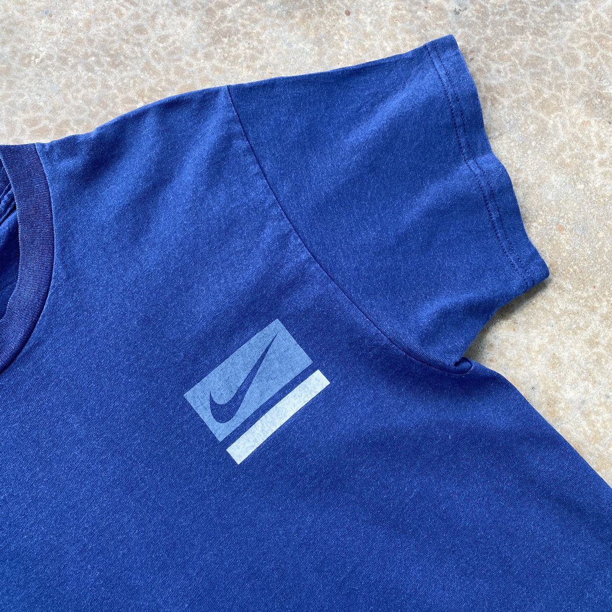 Nike Vintage Nike Performance Athletics Tshirt Size US S / EU 44-46 / 1 - 4 Thumbnail