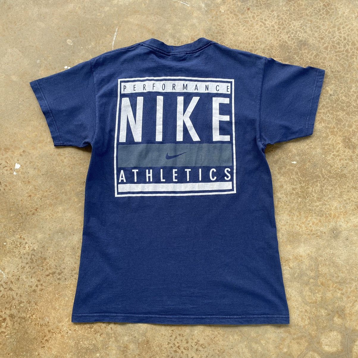 Nike Vintage Nike Performance Athletics Tshirt Size US S / EU 44-46 / 1 - 2 Thumbnail