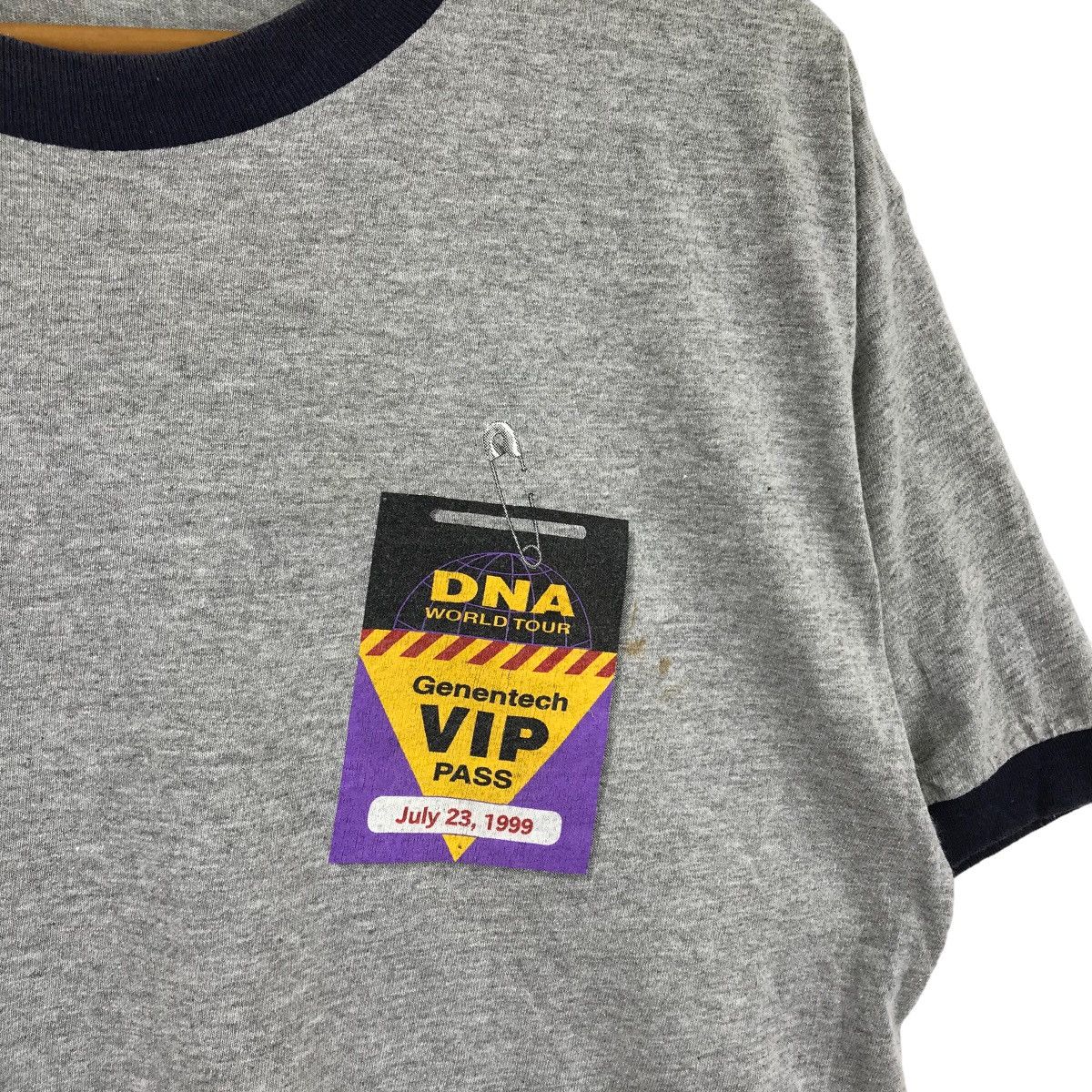 Vintage Vintage 1999 BACKSTREET BOYS DNA World Tour Boy Band T-Shirt Size US L / EU 52-54 / 3 - 5 Thumbnail