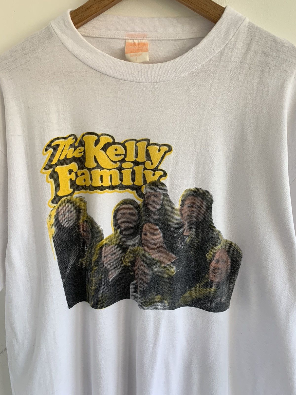 Band Tees Vintage The Kelly Family Singlestitch Tee Size US L / EU 52-54 / 3 - 2 Thumbnail